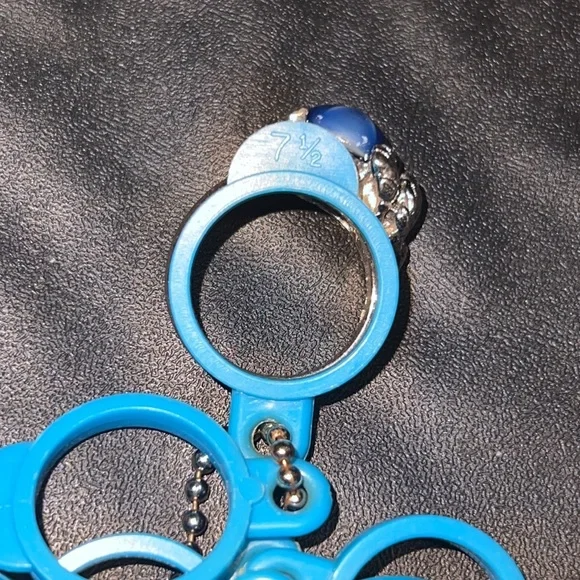 Faux Star Sapphire ring in silver setting - Picture 5 of 5